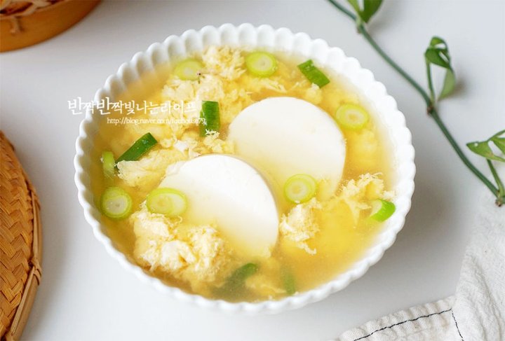 맑은 순두부 계란국 계란탕 레시피 1인분 20분 완성 평점 4.8점(75) 레시피 이미지 - 7