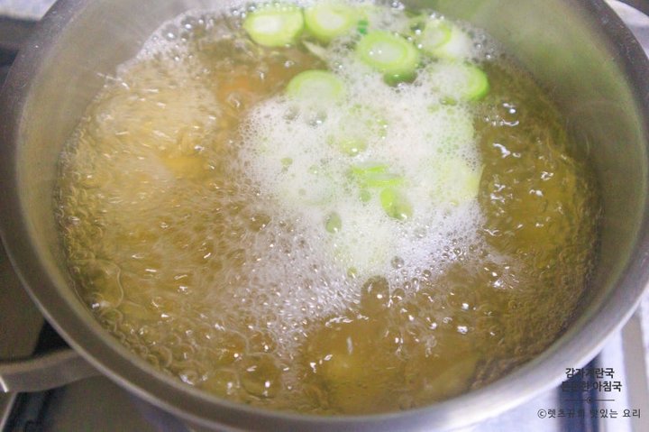 맑고 부드러운 감자계란국 레시피 2인분 20분 완성 평점 4.8점(43) 레시피 이미지 - 6