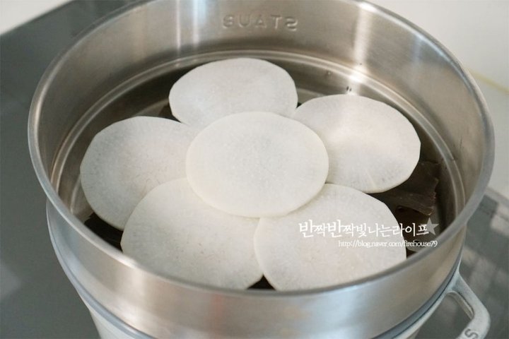 녹진한 게우소스와 쫀득한 전복찜 레시피 2인분 2시간 5분 완성 평점 5.0점(75) 레시피 이미지 - 7