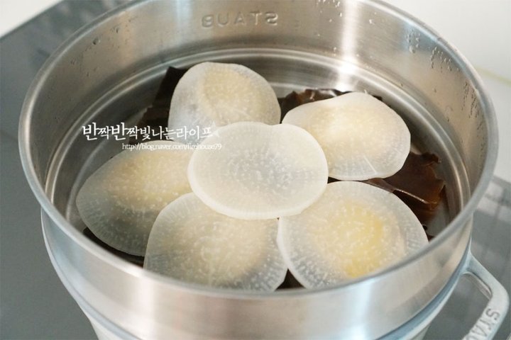녹진한 게우소스와 쫀득한 전복찜 레시피 2인분 2시간 5분 완성 평점 5.0점(75) 레시피 이미지 - 10