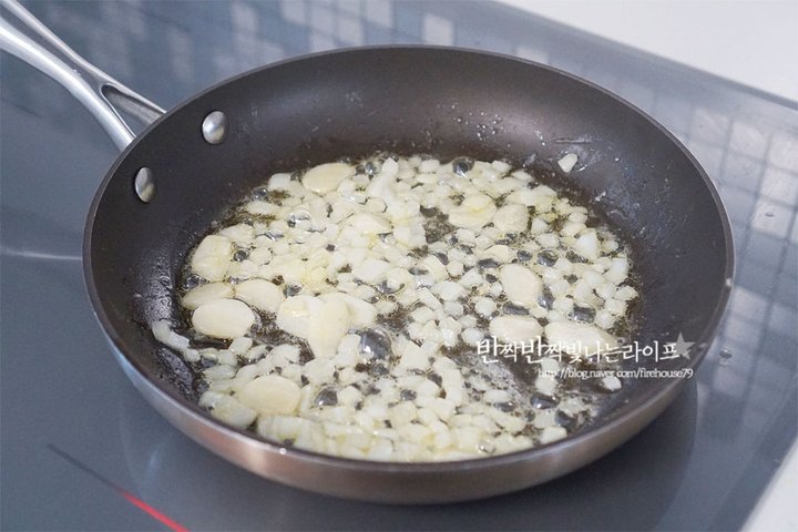부드럽고 깊은 로제파스타 레시피 2인분 25분 완성 평점 4.9점(42) 레시피 이미지 - 7