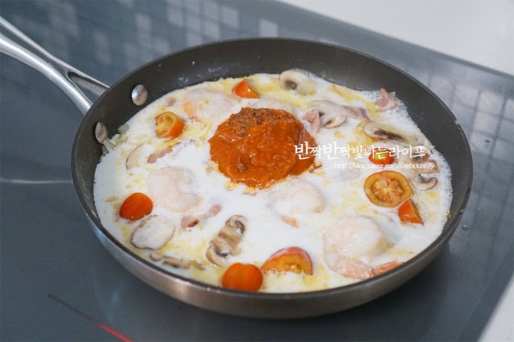 부드럽고 깊은 로제파스타 레시피 2인분 25분 완성 평점 4.9점(42) 레시피 이미지 - 10