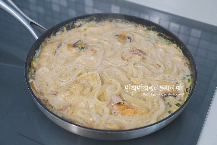 고소하고 매콤한 크림 파스타 투움바파스타 레시피 2인분 30분 완성 평점 4.8점(58) 레시피 이미지 - 8