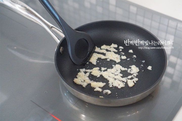 먹는 내내 바삭한 건새우볶음 레시피 2인분 20분 완성 평점 4.8점(34) 레시피 이미지 - 4