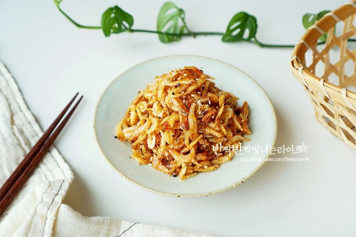 먹는 내내 바삭한 건새우볶음 레시피 2인분 20분 완성 평점 4.8점(34) 레시피 이미지 - 10