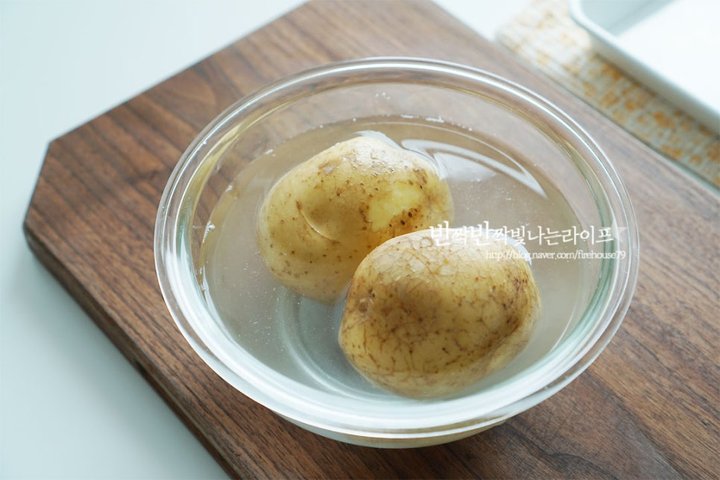 바삭하면서도 포슬포슬한 아코디언감자 레시피 2인분 40분 완성 평점 4.9점(51) 레시피 이미지 - 3