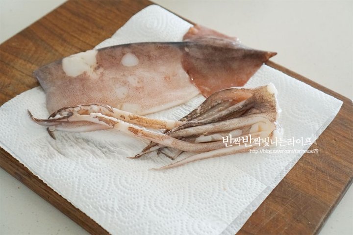 바삭바삭 노릇하게 튀겨낸 오징어튀김 레시피 1인분 25분 완성 평점 4.8점(69) 레시피 이미지 - 2