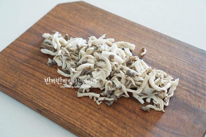 노릇하고 바삭한 느타리버섯전 레시피 2인분 30분 완성 평점 4.9점(44) 레시피 이미지 - 5