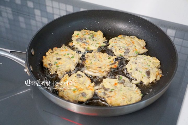 노릇하고 바삭한 느타리버섯전 레시피 2인분 30분 완성 평점 4.9점(44) 레시피 이미지 - 8