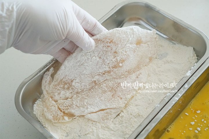 바삭바삭 담백한 생선까스 레시피 3인분 35분 완성 평점 5.0점(80) 레시피 이미지 - 5