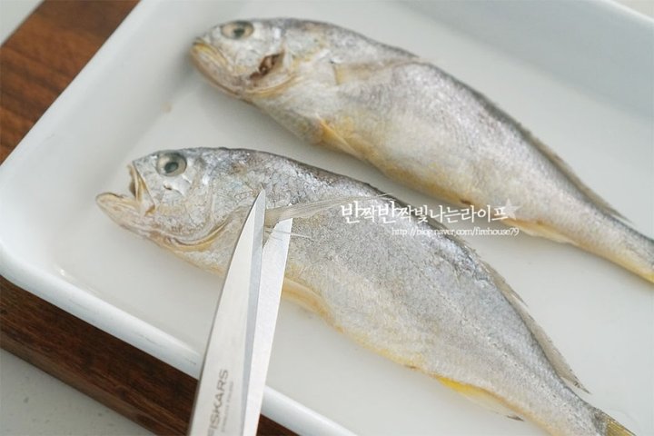 겉은 바삭하고 속은 촉촉한 굴비구이 레시피 2인분 35분 완성 평점 4.8점(97) 레시피 이미지 - 3