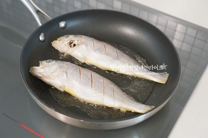 겉은 바삭하고 속은 촉촉한 굴비구이 레시피 2인분 35분 완성 평점 4.8점(97) 레시피 이미지 - 8