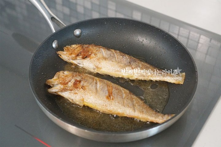 겉은 바삭하고 속은 촉촉한 굴비구이 레시피 2인분 35분 완성 평점 4.8점(97) 레시피 이미지 - 10