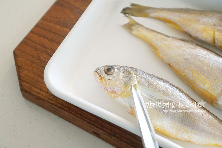 노릇노릇 밥도둑 조기구이 레시피 3인분 30분 완성 평점 4.7점(21) 레시피 이미지 - 2
