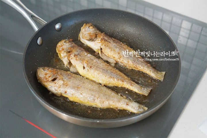 노릇노릇 밥도둑 조기구이 레시피 3인분 30분 완성 평점 4.7점(21) 레시피 이미지 - 10