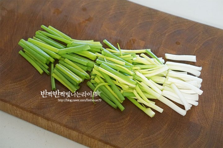 비 오는 날 생각나는 바삭한 해물파전 레시피 2인분 20분 완성 평점 5.0점(24) 레시피 이미지 - 2