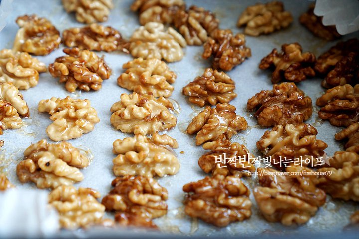 바삭 달달한 건강간식 호두강정 레시피 2인분 30분 완성 평점 4.7점(51) 레시피 이미지 - 10