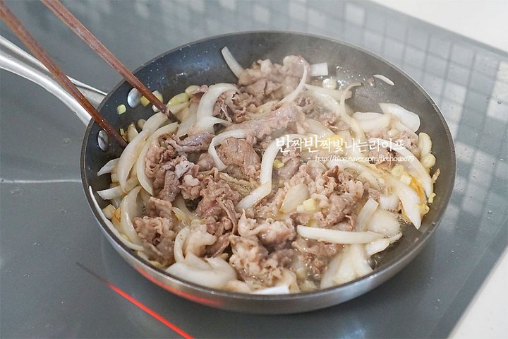 아삭함과 쫄깃한 식감이 조화로운 소고기 숙주 볶음 레시피 2인분 25분 완성 평점 4.7점(79) 레시피 이미지 - 8