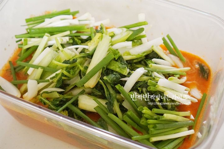 아삭하고 깔끔한 열무물김치 레시피 8인분 1시간 20분 완성 평점 4.7점(79) 레시피 이미지 - 12