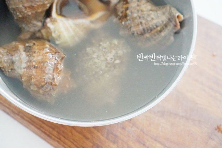 꼬들꼬들 신선한 소라숙회 레시피 2인분 25분 완성 평점 5.0점(91) 레시피 이미지 - 3