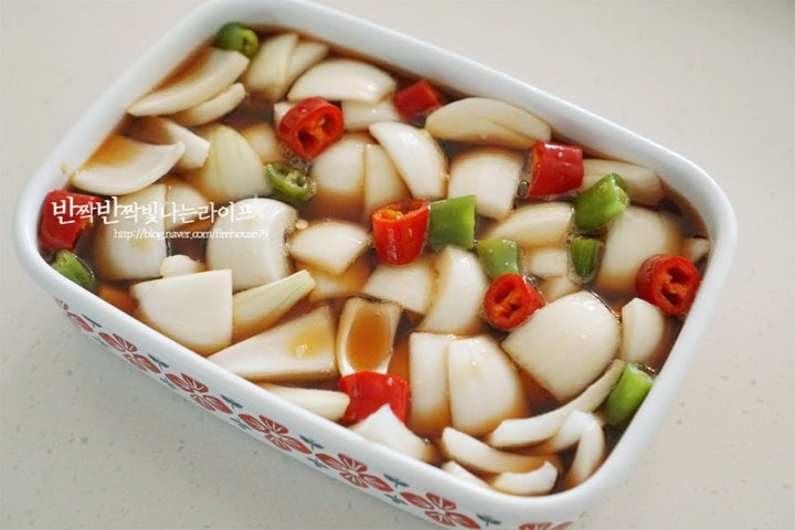 아삭하고 짭조름한 양파장아찌 레시피 4인분 25분 완성 평점 4.9점(64) 레시피 이미지 - 8