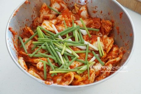아삭하고 매콤한 알배기배추겉절이 레시피 4인분 1시간 20분 완성 평점 4.8점(33) 레시피 이미지 - 9