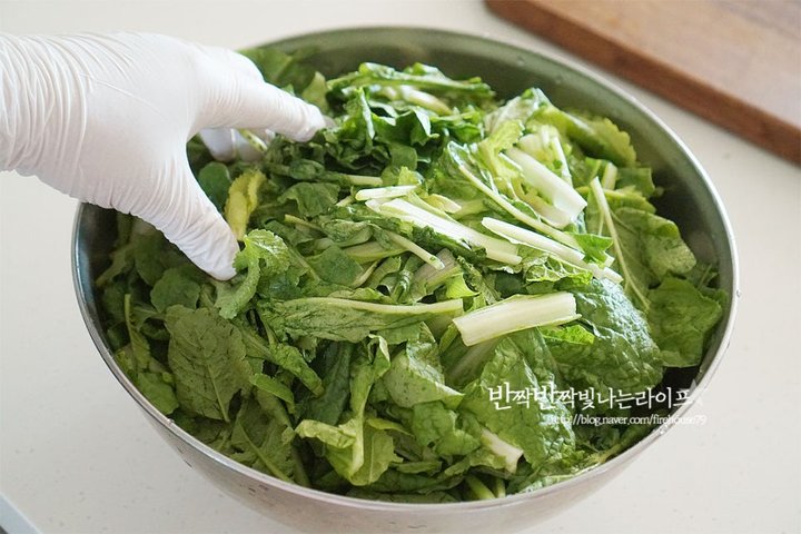 아삭한 식감의 얼갈이열무물김치 레시피 8인분 1시간 20분 완성 평점 4.7점(18) 레시피 이미지 - 6