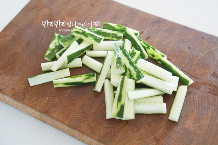 새콤한 오이부추무침 오이무침 레시피 2인분 20분 완성 평점 5.0점(33) 레시피 이미지 - 5