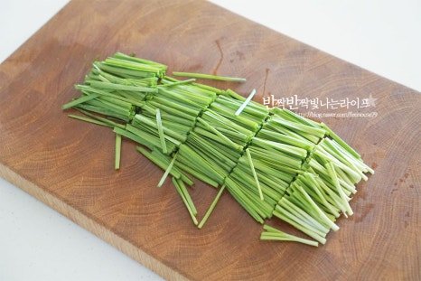 새콤한 오이부추무침 오이무침 레시피 2인분 20분 완성 평점 5.0점(33) 레시피 이미지 - 6