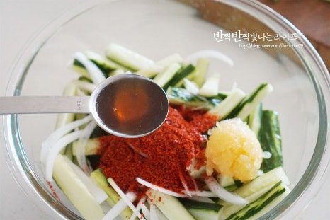 새콤한 오이부추무침 오이무침 레시피 2인분 20분 완성 평점 5.0점(33) 레시피 이미지 - 7
