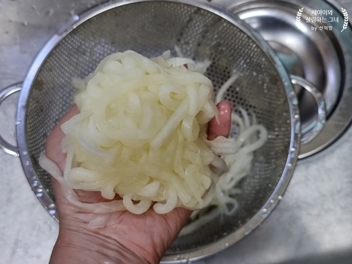 쓴맛 없는 오이 노각무침 늙은오이무침 레시피 4인분 20분 완성 평점 4.8점(81) 레시피 이미지 - 3