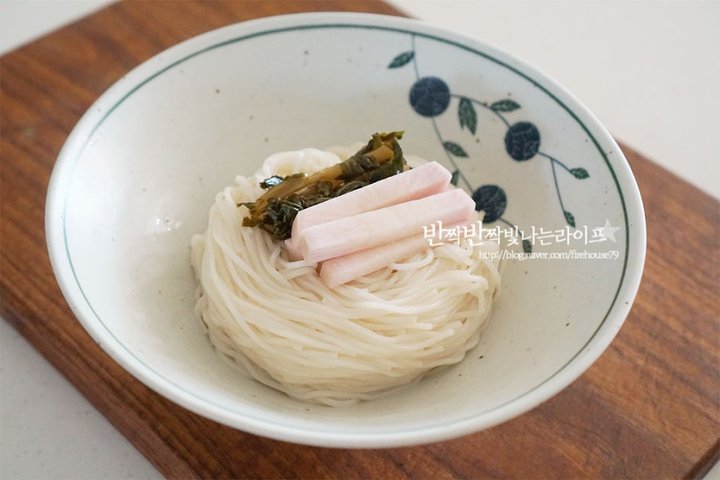 추운 날 별미인 동치미국수 레시피 1인분 20분 완성 평점 4.7점(23) 레시피 이미지 - 7