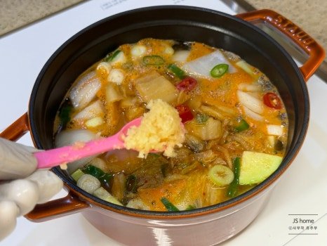 칼칼한 백종원 청국장 김치청국장찌개 레시피 3인분 30분 완성 평점 4.9점(54) 레시피 이미지 - 7