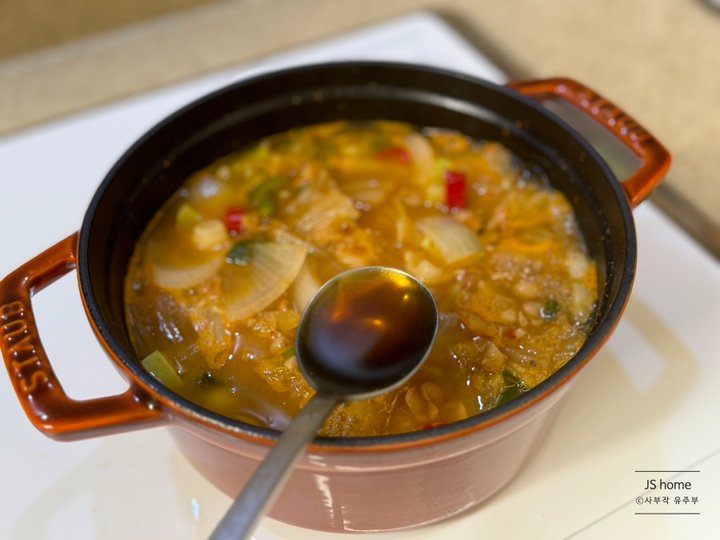 칼칼한 백종원 청국장 김치청국장찌개 레시피 3인분 30분 완성 평점 4.9점(54) 레시피 이미지 - 9