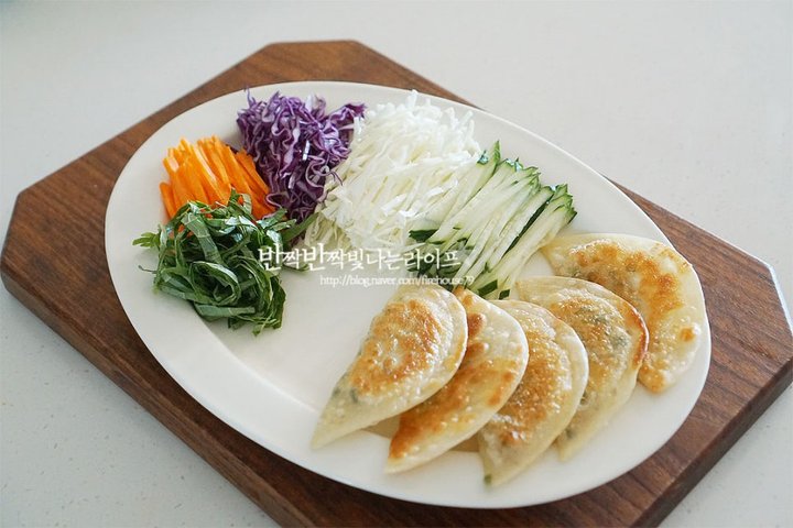 맛과 식감이 훌륭한 비빔만두 레시피 3인분 25분 완성 평점 5.0점(52) 레시피 이미지 - 7