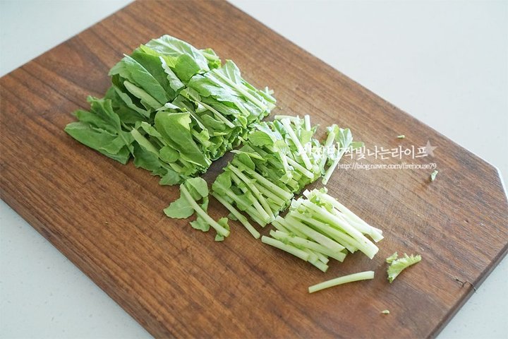 간단하게 쓱쓱 비벼 먹는 열무비빔밥 레시피 2인분 20분 완성 평점 5.0점(96) 레시피 이미지 - 2