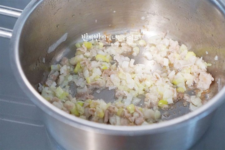 간단한 한 끼 식사인 순두부열라면 레시피 1인분 15분 완성 평점 4.7점(48) 레시피 이미지 - 5