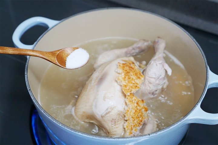 힘이 나는 보양식 누룽지삼계탕 레시피 2인분 1시간 50분 완성 평점 5.0점(68) 레시피 이미지 - 12