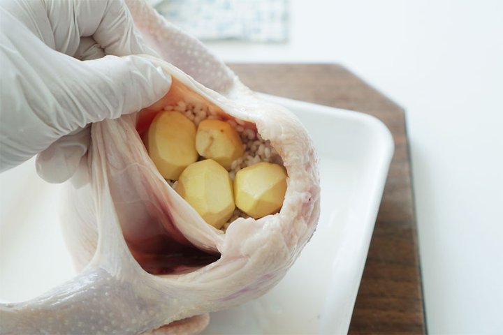 힘이 나는 보양식 누룽지삼계탕 레시피 2인분 1시간 50분 완성 평점 5.0점(68) 레시피 이미지 - 5