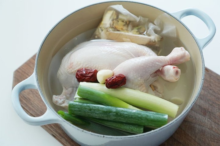 힘이 나는 보양식 누룽지삼계탕 레시피 2인분 1시간 50분 완성 평점 5.0점(68) 레시피 이미지 - 8