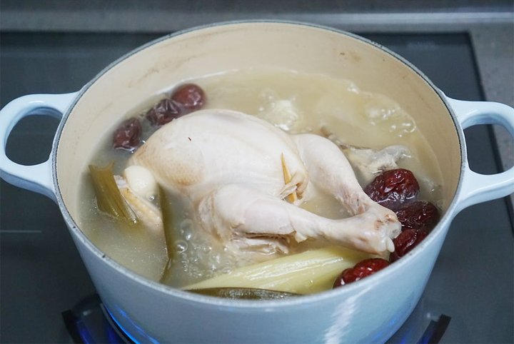 힘이 나는 보양식 누룽지삼계탕 레시피 2인분 1시간 50분 완성 평점 5.0점(68) 레시피 이미지 - 10