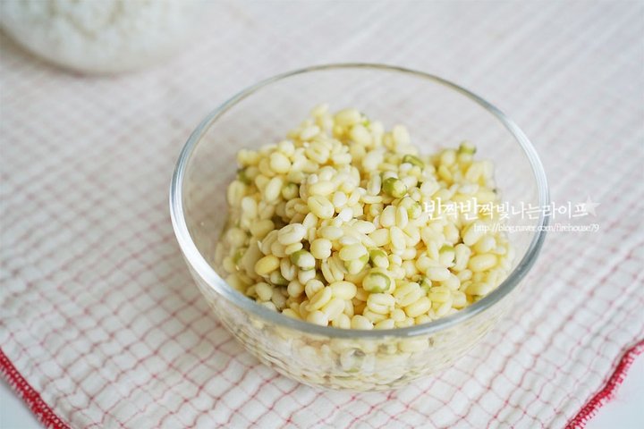 원기회복을 도와주는 녹두삼계탕 레시피 4인분 5시간 완성 평점 4.7점(19) 레시피 이미지 - 2