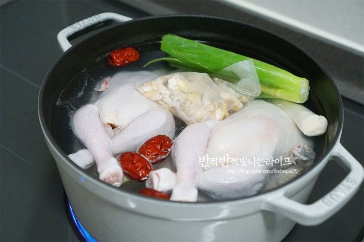 원기회복을 도와주는 녹두삼계탕 레시피 4인분 5시간 완성 평점 4.7점(19) 레시피 이미지 - 7