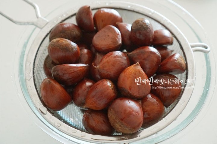 누구나 좋아하는 달콤한 간식 밤 삶는 법 레시피 2인분 1시간 20분 완성 평점 5.0점(45) 레시피 이미지 - 4