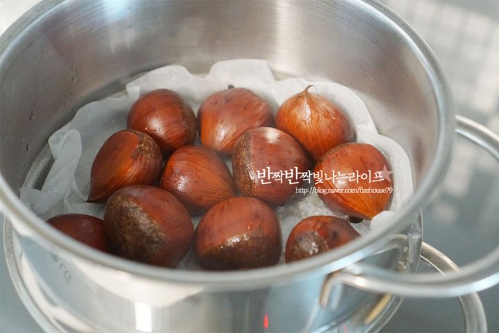 누구나 좋아하는 달콤한 간식 밤 삶는 법 레시피 2인분 1시간 20분 완성 평점 5.0점(45) 레시피 이미지 - 7