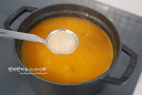 온 가족이 좋아하는 달콤한 늙은호박죽 레시피 2인분 1시간 5분 완성 평점 5.0점(94) 레시피 이미지 - 13