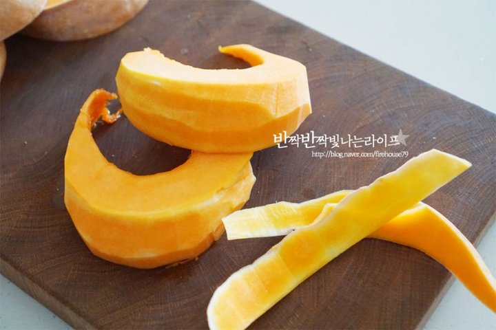 온 가족이 좋아하는 달콤한 늙은호박죽 레시피 2인분 1시간 5분 완성 평점 5.0점(94) 레시피 이미지 - 3