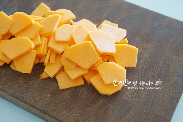 온 가족이 좋아하는 달콤한 늙은호박죽 레시피 2인분 1시간 5분 완성 평점 5.0점(94) 레시피 이미지 - 4