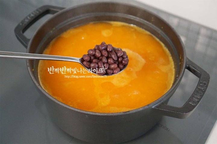 온 가족이 좋아하는 달콤한 늙은호박죽 레시피 2인분 1시간 5분 완성 평점 5.0점(94) 레시피 이미지 - 10