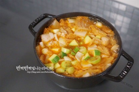 구수하고 든든한 묵은지 김치 청국장찌개 레시피 4인분 30분 완성 평점 4.9점(38) 레시피 이미지 - 5